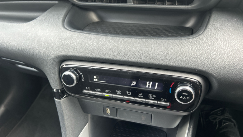 Toyota Yaris 1.5 Hybrid Design 5dr CVT Hybrid Hatchback